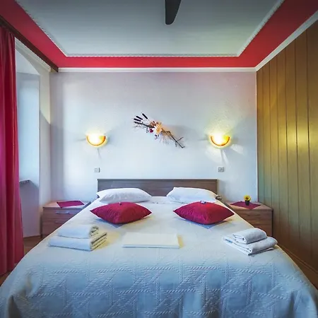 Nena Guest house *