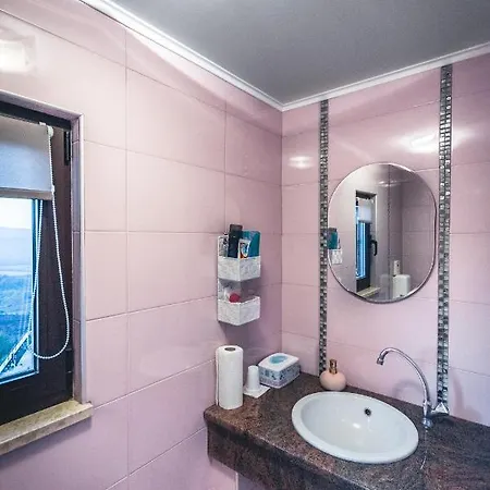 Nena Guest house *